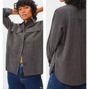 Everlane Gray Button Down Shirt with Classic Design